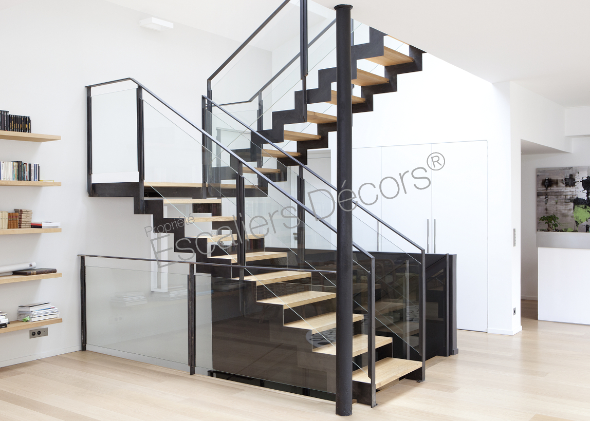 Un escalier design avec marches en bois